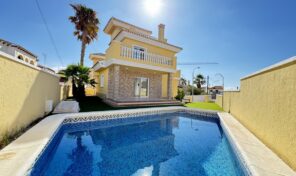 OFFER! Renovated Detached Villa with Private Pool in Villamartin. Ref:ks4693