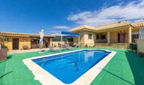 Great Offer! Large Villa with Private Pool in Los Dolses/ La Zenia. Ref:mks4808