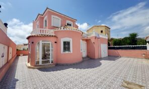REDUCED! Large Renovated 5 bed Villa in Playa Flamenca. Ref:ks4689