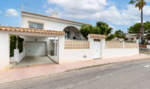Renovated Large Villa with Separated Apartment and Private Pool in Villamartin. Ref:ks4898