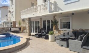 Opportunity! 4 bed Large Villa with Heated Private Pool in Villamartin. Ref:ks4973 Opportunity! 4 bed Large Villa with Heated Private Pool in Villamartin. Ref:ks4973