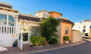 OFFER! One Level Townhouse with Solarium in Villamartin.  Ref:mks4964