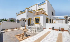 Bargain! South Facing Semi-Detached Villa near Carrefour in Torrevieja. Ref:ks5190