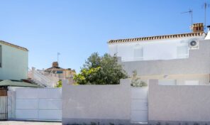 OFFER! Fully Renovate Semi-Detached Villa near Carrefour in Torrevieja. Ref:ks5224