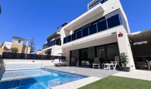 Large Detached Villa with Private Pool in Lomas de Cabo Roig. Ref:ks5230