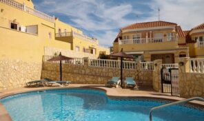 OFFER! 4 bed Townhouse in Villamartin. Ref:ks5257
