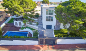 Reduced for Quick Sale! Large New 6 bed Villa with Pool in Los Balcones. Ref:ks5264