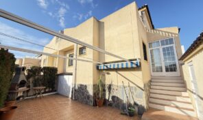 OFFER! Spacious Semi-Detached Villa in Los Balcones.  Ref:kd5298