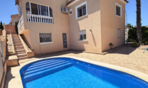 OFFER! Large 5 bed Villa with Private Pool in Villamartin. Ref:ks5289